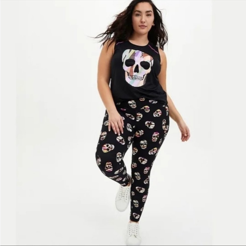 Torrid Active Skull Print Black Moisture Wicking Leggings w/pockets. New w/tags